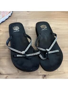 To The Max Women's Black Flipflop